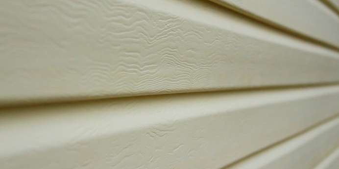 cream vinyl siding.jpg